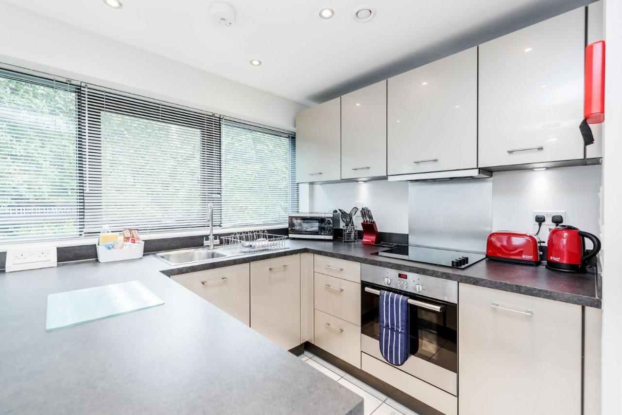 Room Space Service Apartments - New Manor House Bracknell Exterior foto